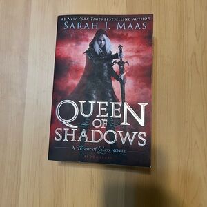 Sarah J Maas - Queen of Shadows